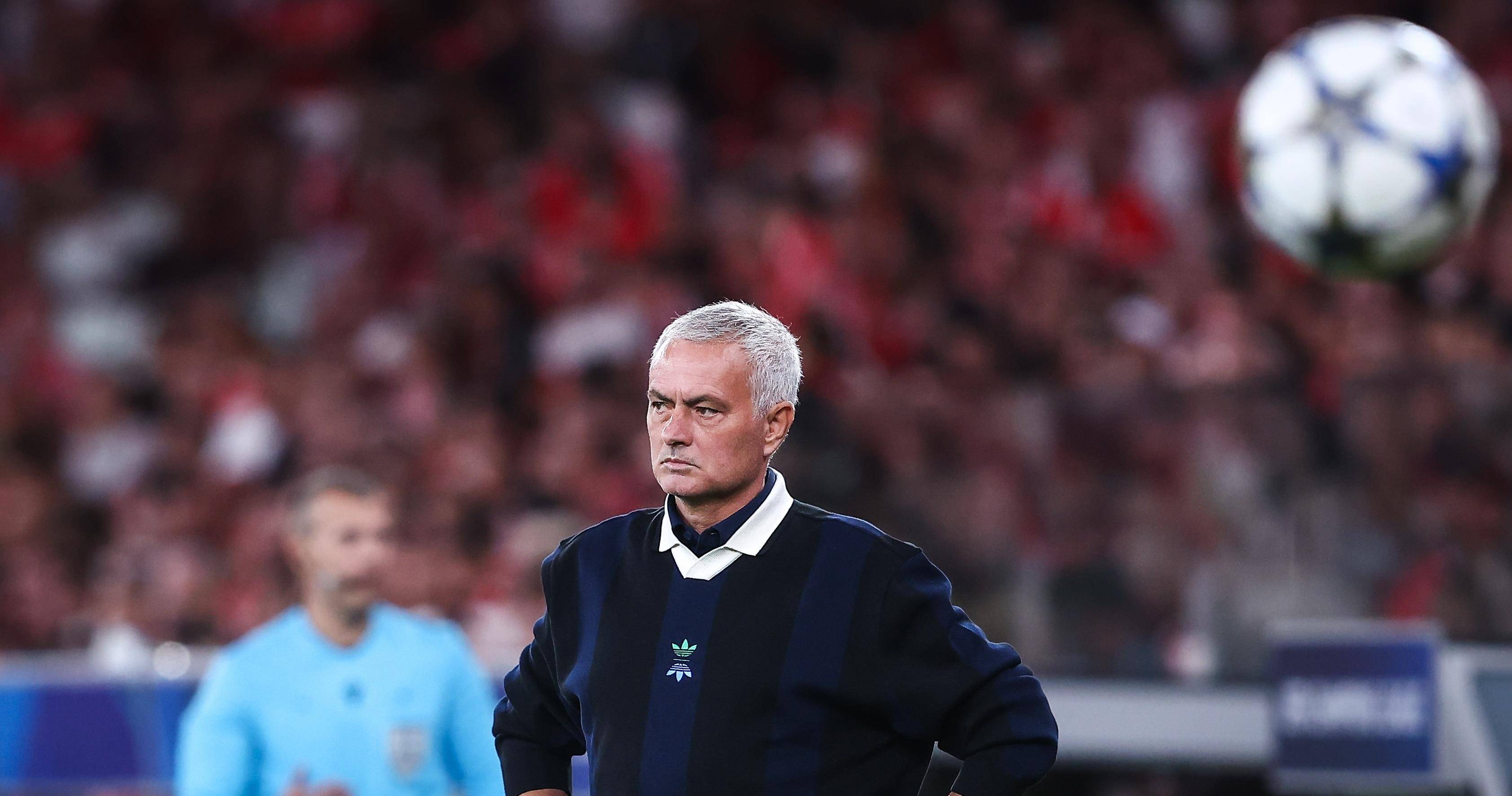 九游官网 -包含本菲卡训练开放日，窗口期回应争议引欢呼，欧联在即，年轻球员得到机会的词条