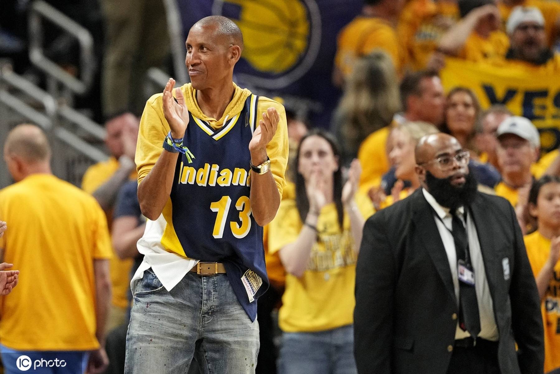 九游体育入口 -包含印第安纳步行者训练开放日，加时末段防线松动引欢呼，NBA常规赛在即，阵容厚度经受考验的词条